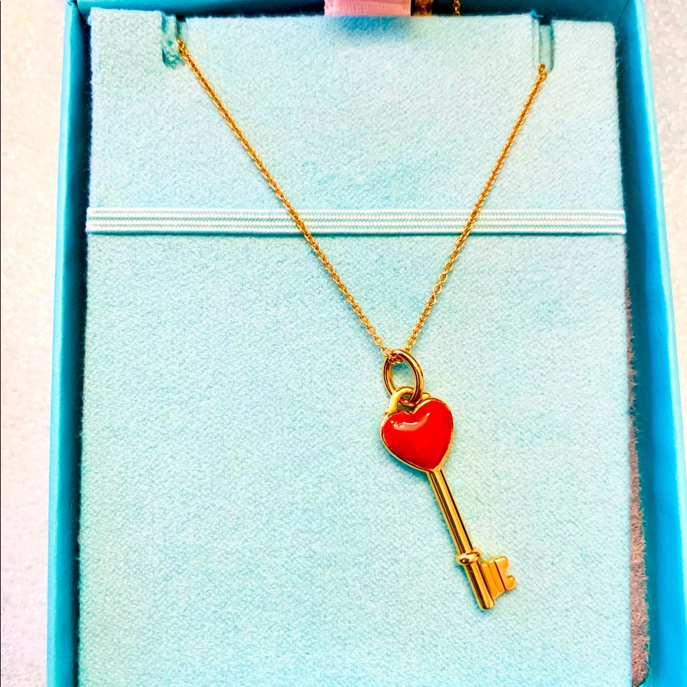 ❌❌SOLD❌❌♥️18K YELLOW GOLD 750 RED ENAMEL KEY PENDENT NECKLACE ON A 18”LONG C